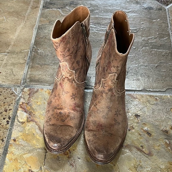 🍃💕Lucchese Distressed Floral Print All Leather Bootie - Picture 7 of 12